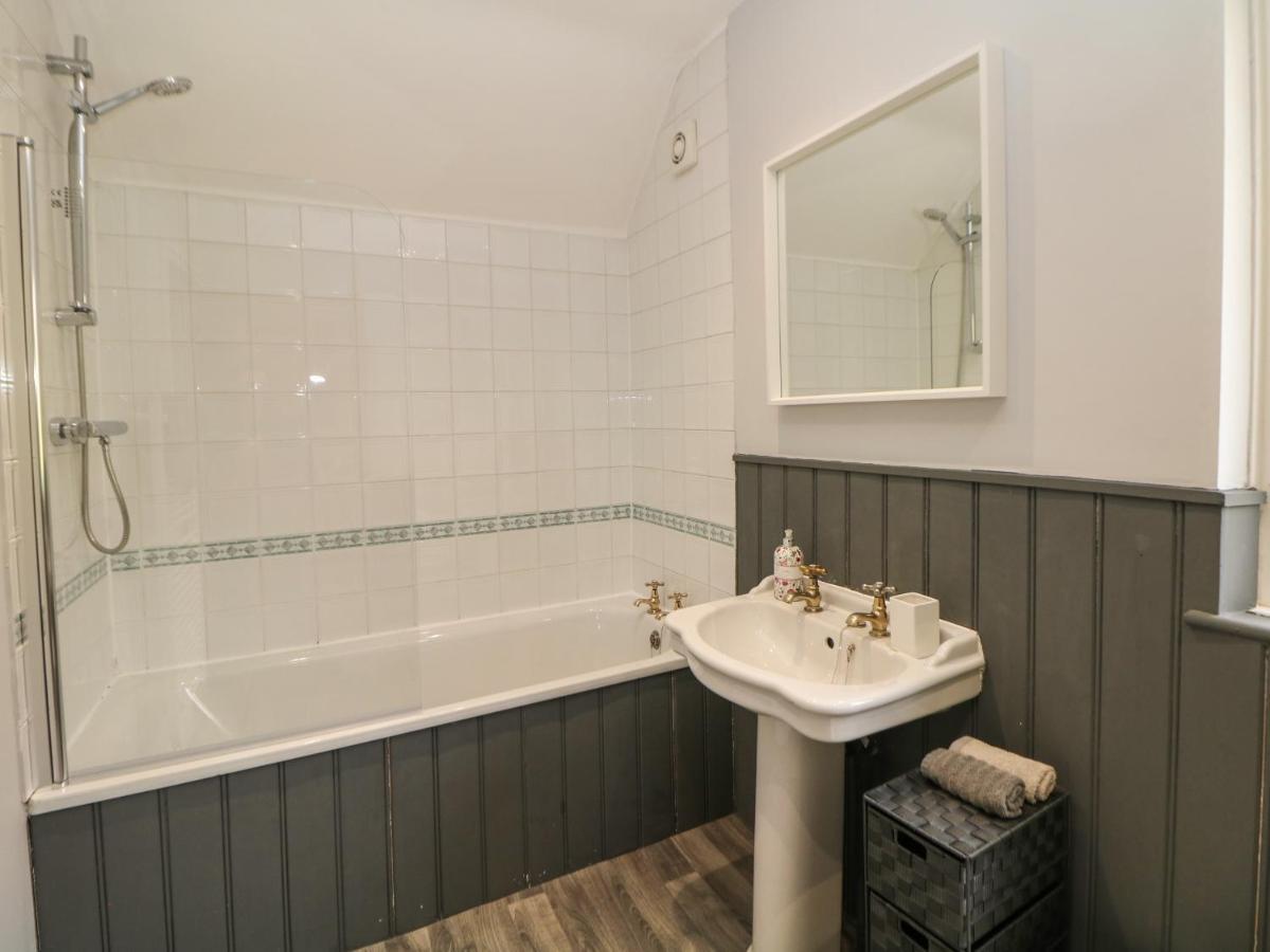 Holiday home Wayland House